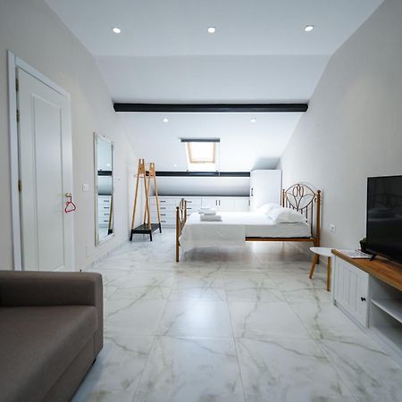 City Center Hideout - Studio Apartment ティラナ エクステリア 写真