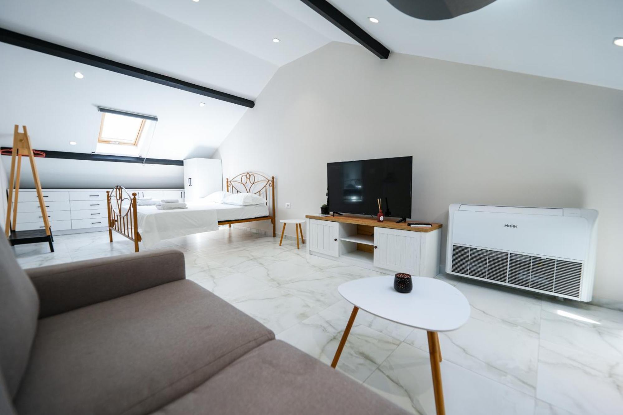 City Center Hideout - Studio Apartment ティラナ エクステリア 写真