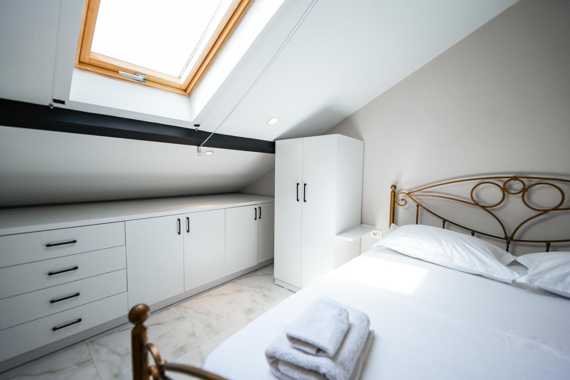 City Center Hideout - Studio Apartment ティラナ エクステリア 写真