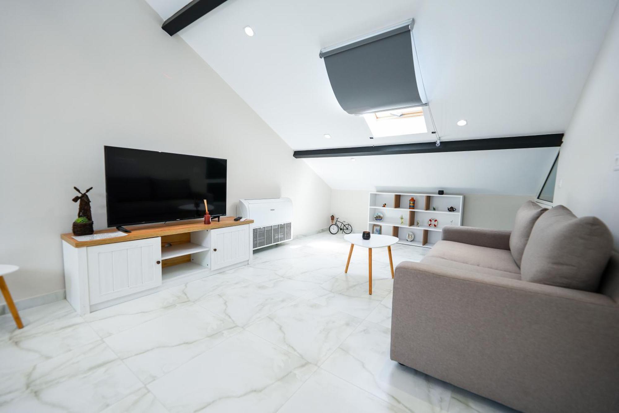 City Center Hideout - Studio Apartment ティラナ エクステリア 写真